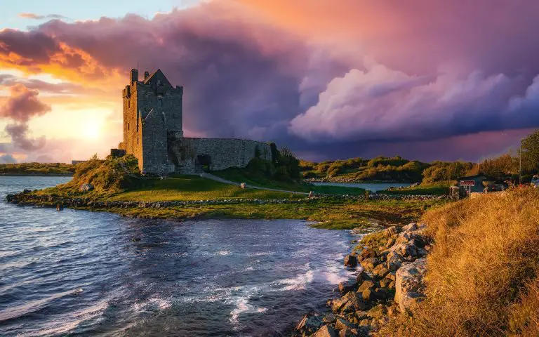 Hurtigruten Irland-Kreuzfahrt: Routen & Angebote 2024/2025